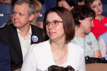 Депутаты поздравили «золотую» молодежь Оренбуржья